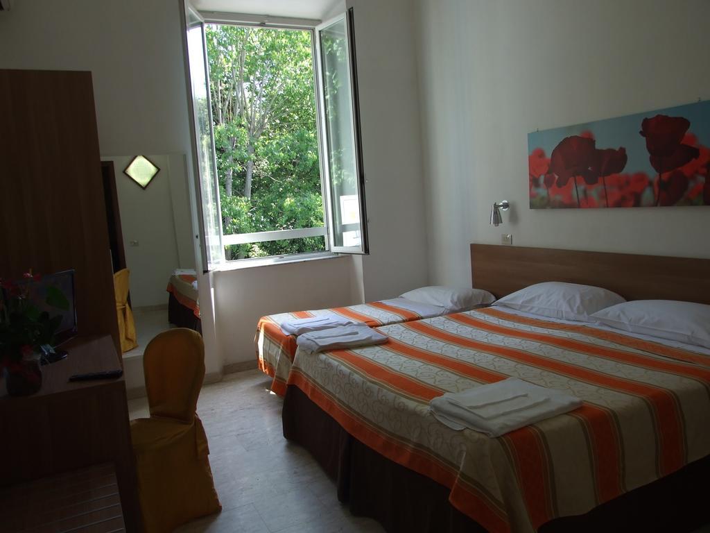 Hotel Derna В'яреджо Номер фото