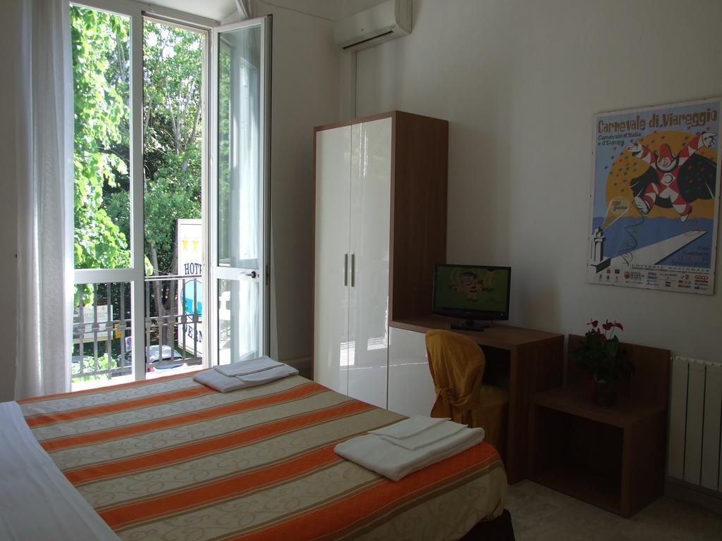 Hotel Derna В'яреджо Номер фото