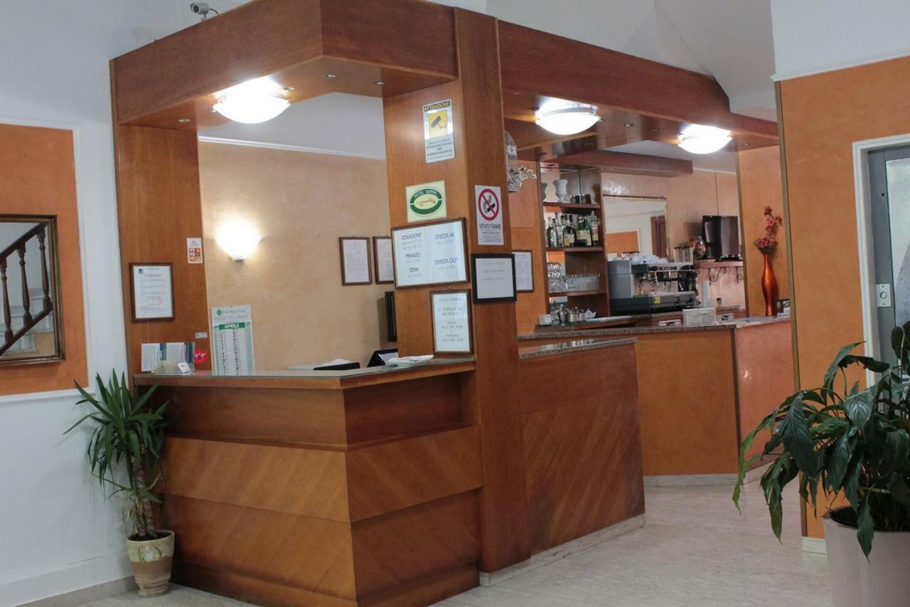 Hotel Derna В'яреджо Екстер'єр фото