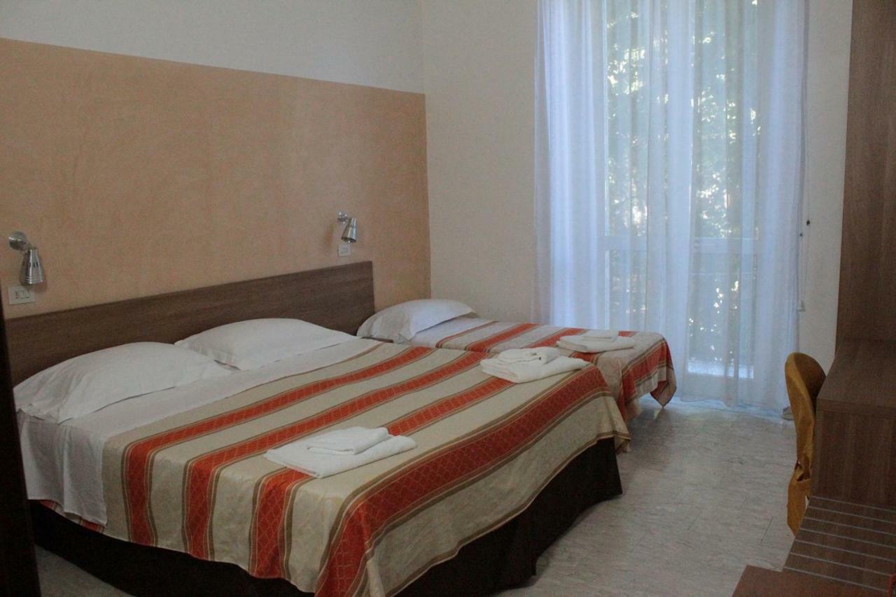 Hotel Derna В'яреджо Екстер'єр фото