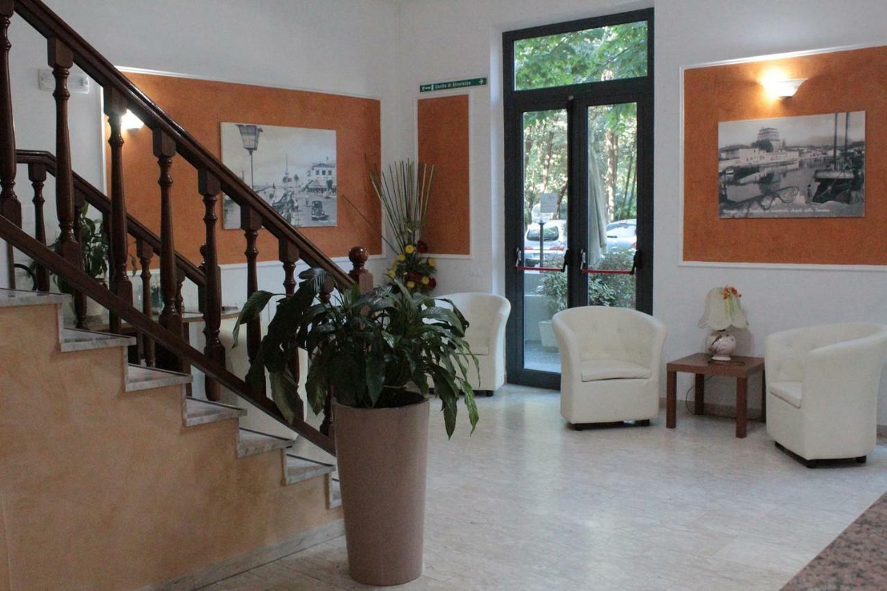 Hotel Derna В'яреджо Екстер'єр фото