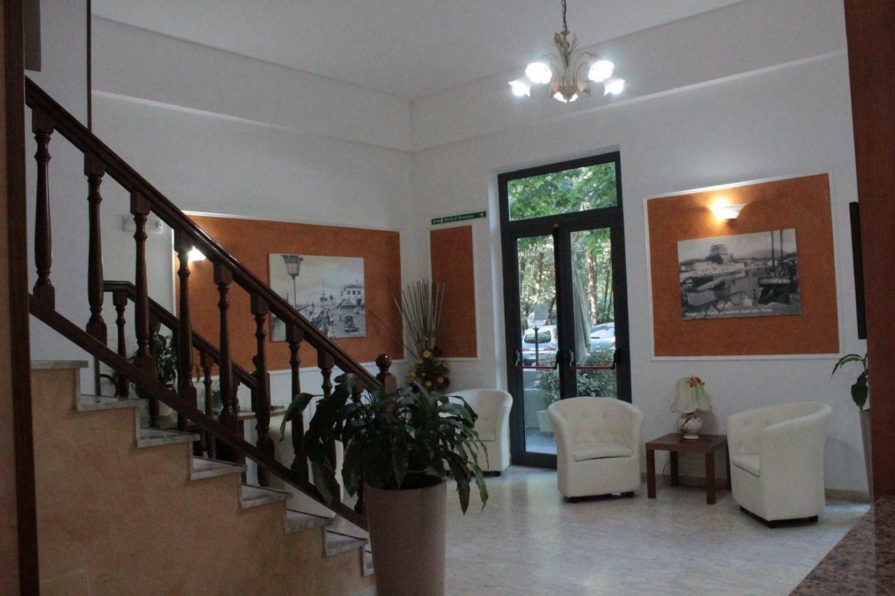 Hotel Derna В'яреджо Екстер'єр фото